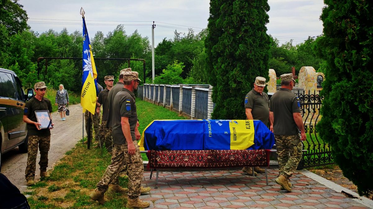 У Княждворі на вічний спочинок провели воїна Дмитра Гаврищука 4
