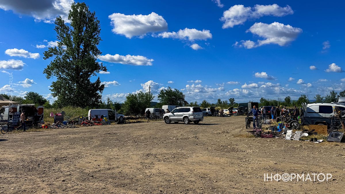 Жваві торги та тисячі товарів: фоторепортж з Торговиці у Коломиї 4