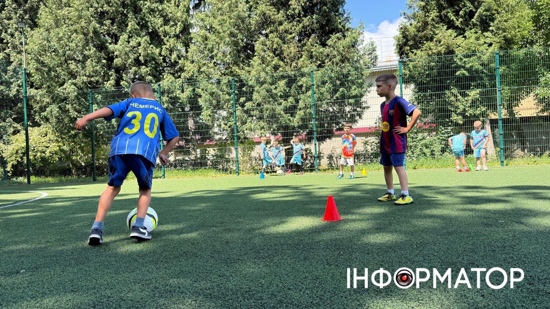 Перші кроки у спорті: у Коломиї відкрили футбольну секцію Varatyk Kinder для найменших 30