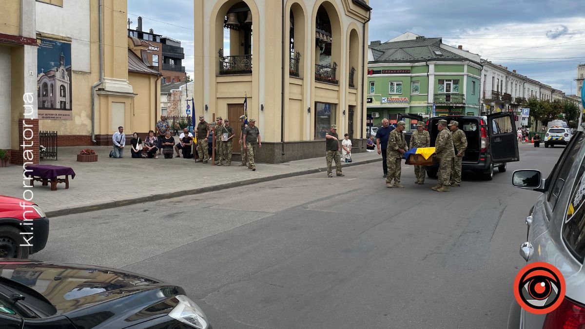 На щиті до рідного краю повернувся захисник із Саджавки Василь Півторак 3