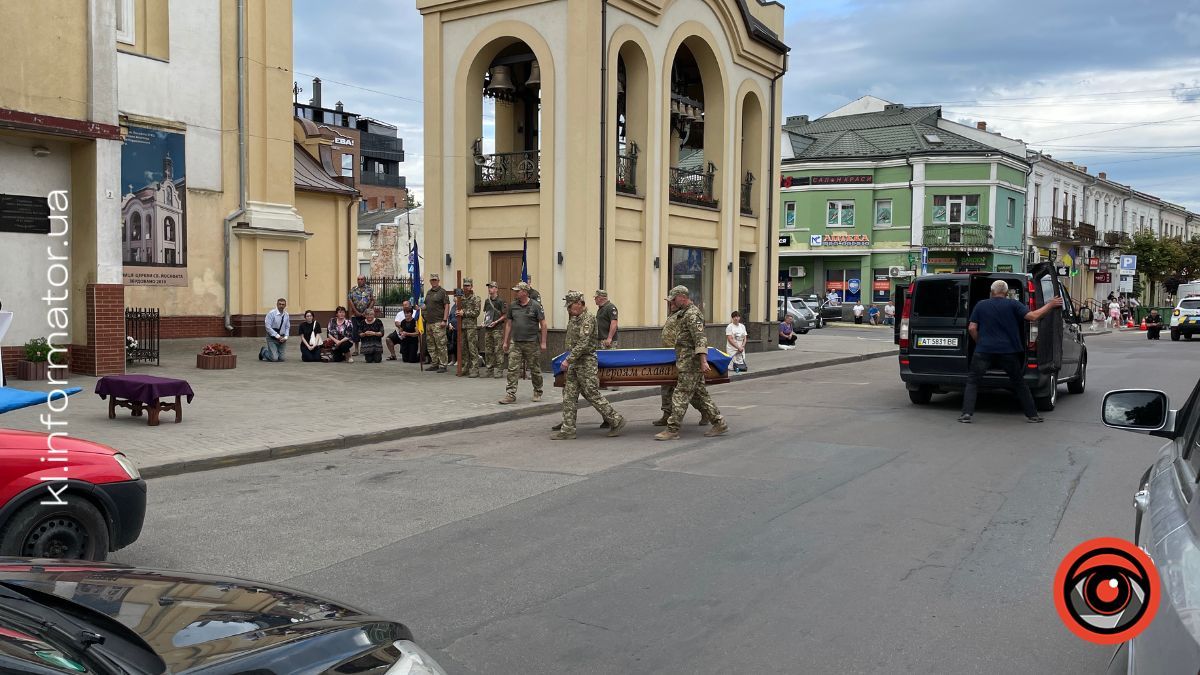 На щиті до рідного краю повернувся захисник із Саджавки Василь Півторак 4