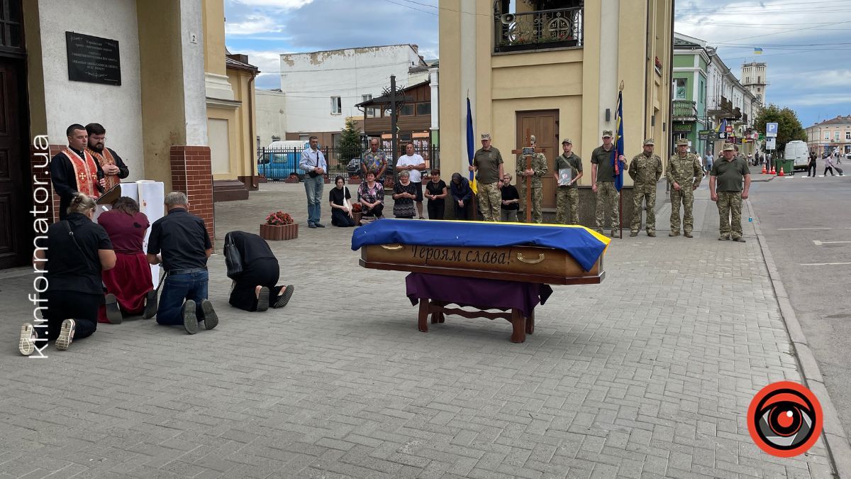 На щиті до рідного краю повернувся захисник із Саджавки Василь Півторак 5