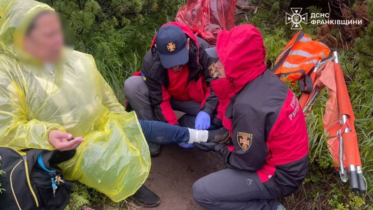 Троє туристів травмувалися в Карпатах за добу 2