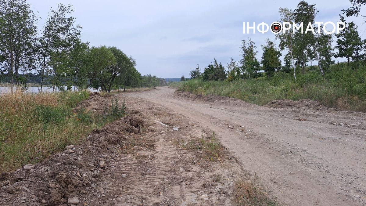 На Шевченківському озері розширили та розрівняли дорогу 2