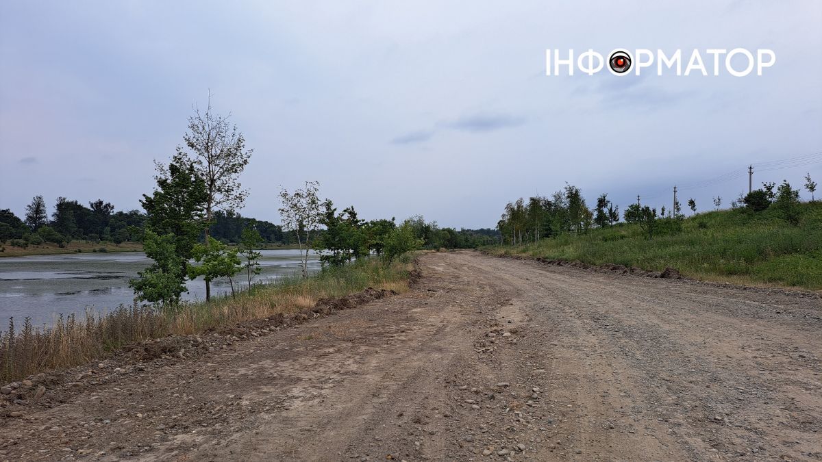 На Шевченківському озері розширили та розрівняли дорогу 3