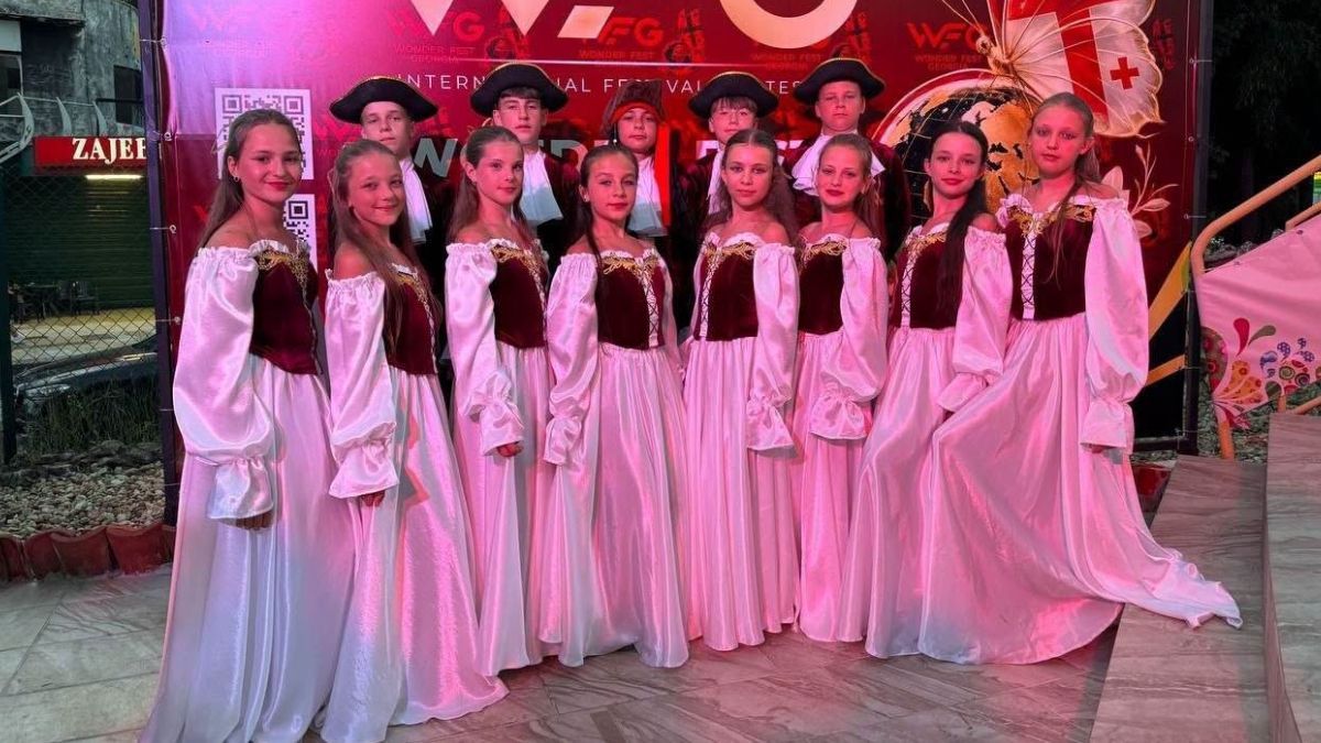 Юні артисти з Коломиї стали найкращими на міжнародному фестивалі в Болгарії 3