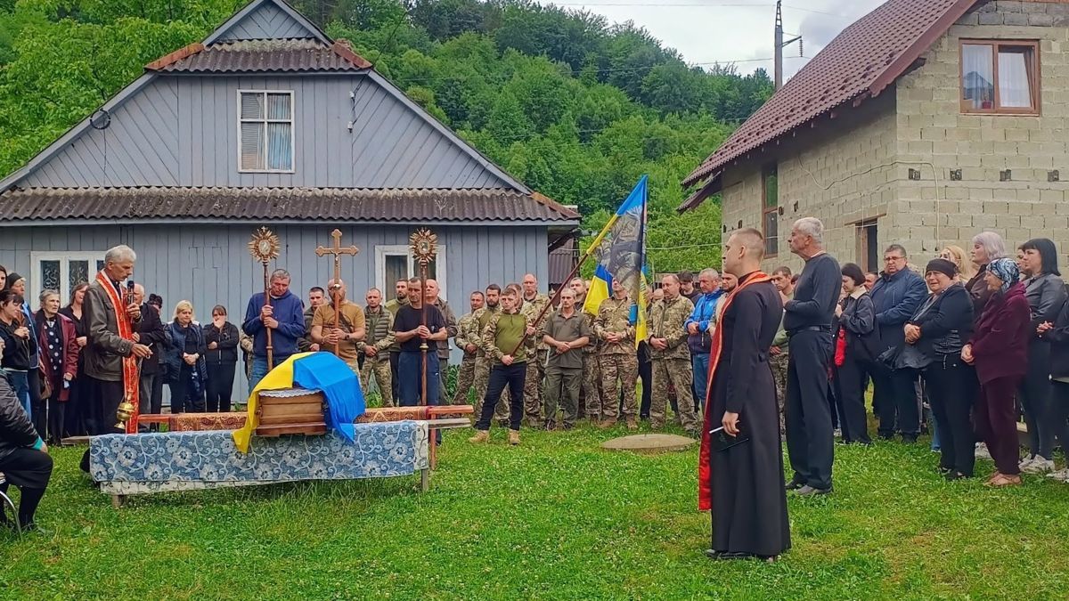 В Яремче зустріли скорботний кортеж полеглого Героя Василя Калинчука