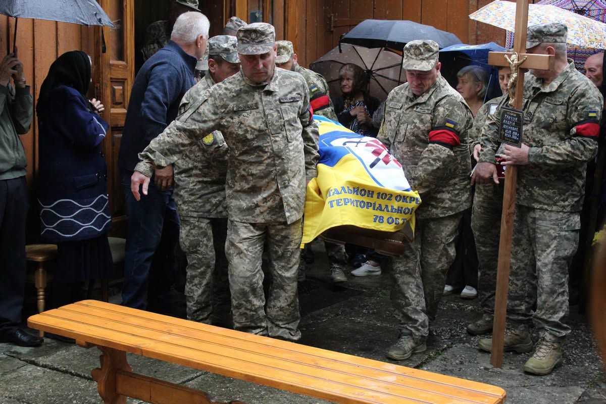 У Делятині попрощались із померлим Андрієм Трачуком 7