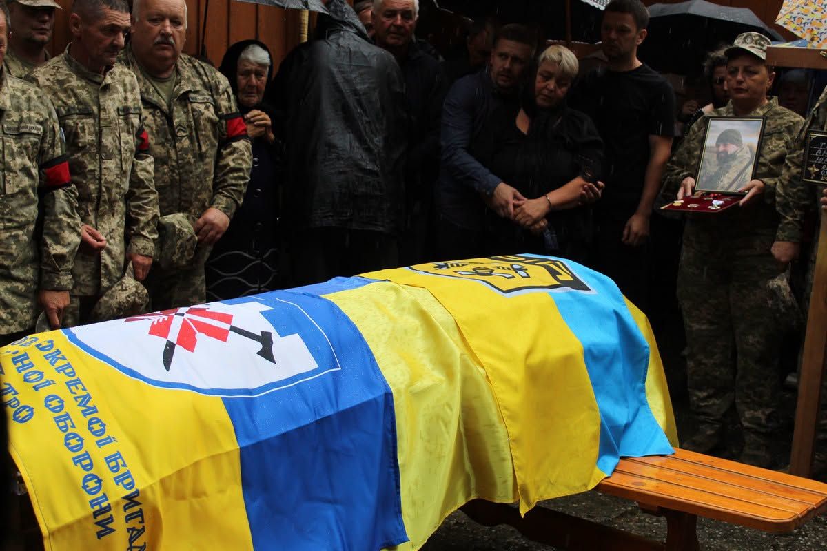 У Делятині попрощались із померлим Андрієм Трачуком 8