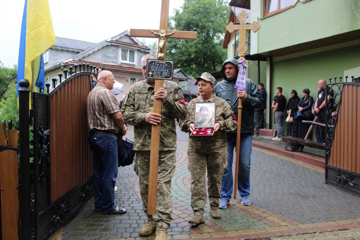 У Делятині попрощались із померлим Андрієм Трачуком 11