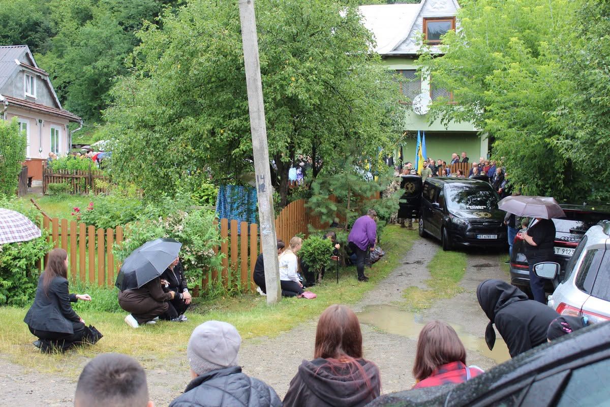 У Делятині попрощались із померлим Андрієм Трачуком 14