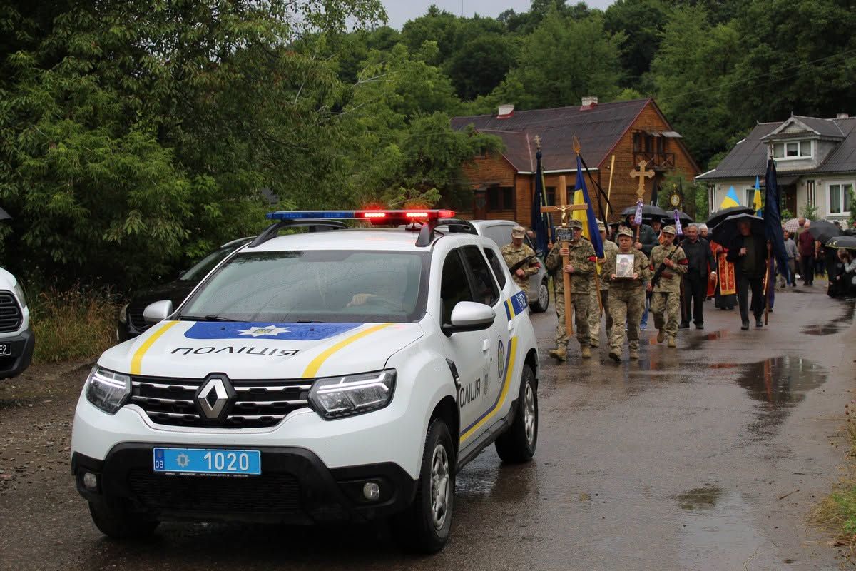 У Делятині попрощались із померлим Андрієм Трачуком 16