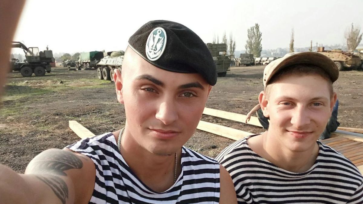 Військовий Євгеній Герасимов разом із побратимом. Фото з архіву родини Військовий Євгеній Герасимов разом із побратимом. Фото з архіву родини