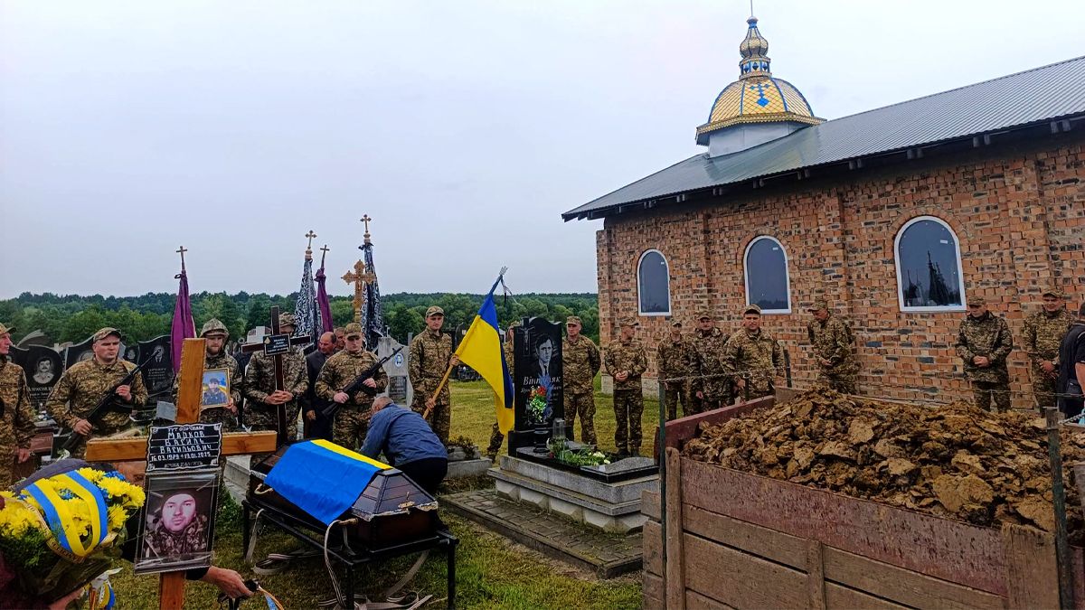 В останню путь на Коломийщині провели Романа Данилюка 4