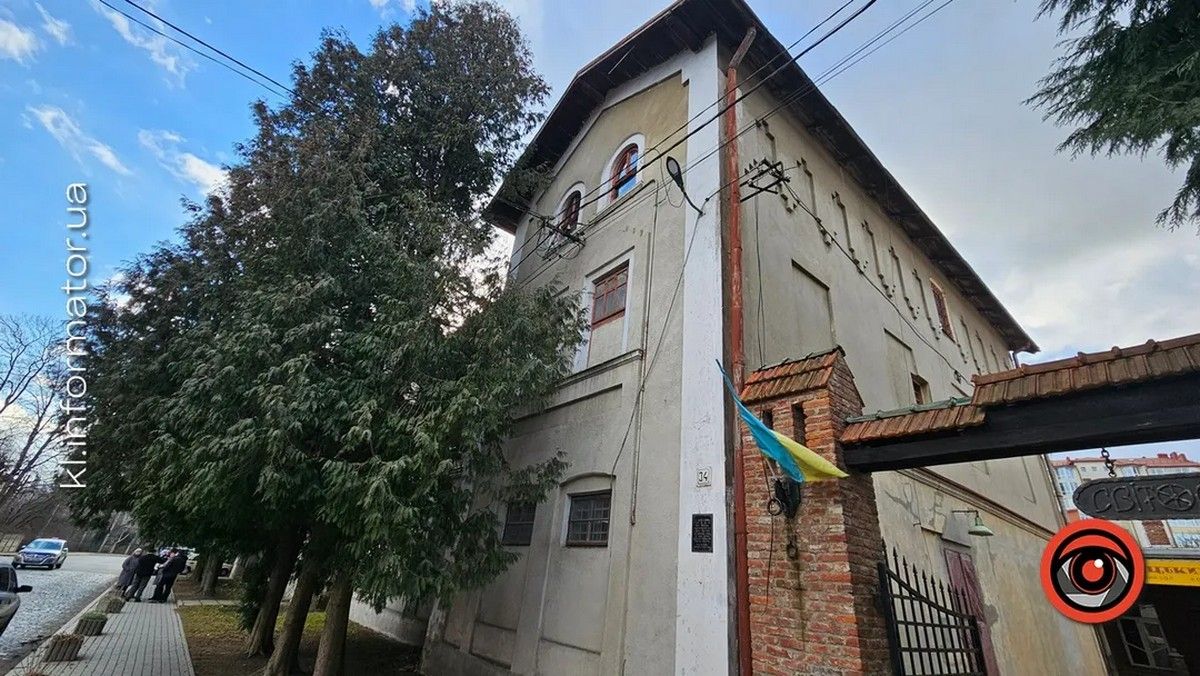 Катівню на бульварі Лесі Українки влада Коломиї хоче продати з аукціону, місцевий мешканець виступив проти. Мер посипав звинуваченнями