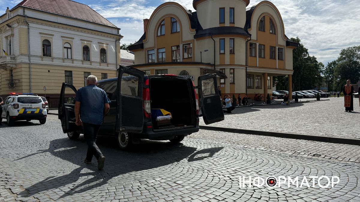 У Коломиї зустріли скорботний кортеж померлого воїна Ярослава Козлова 2