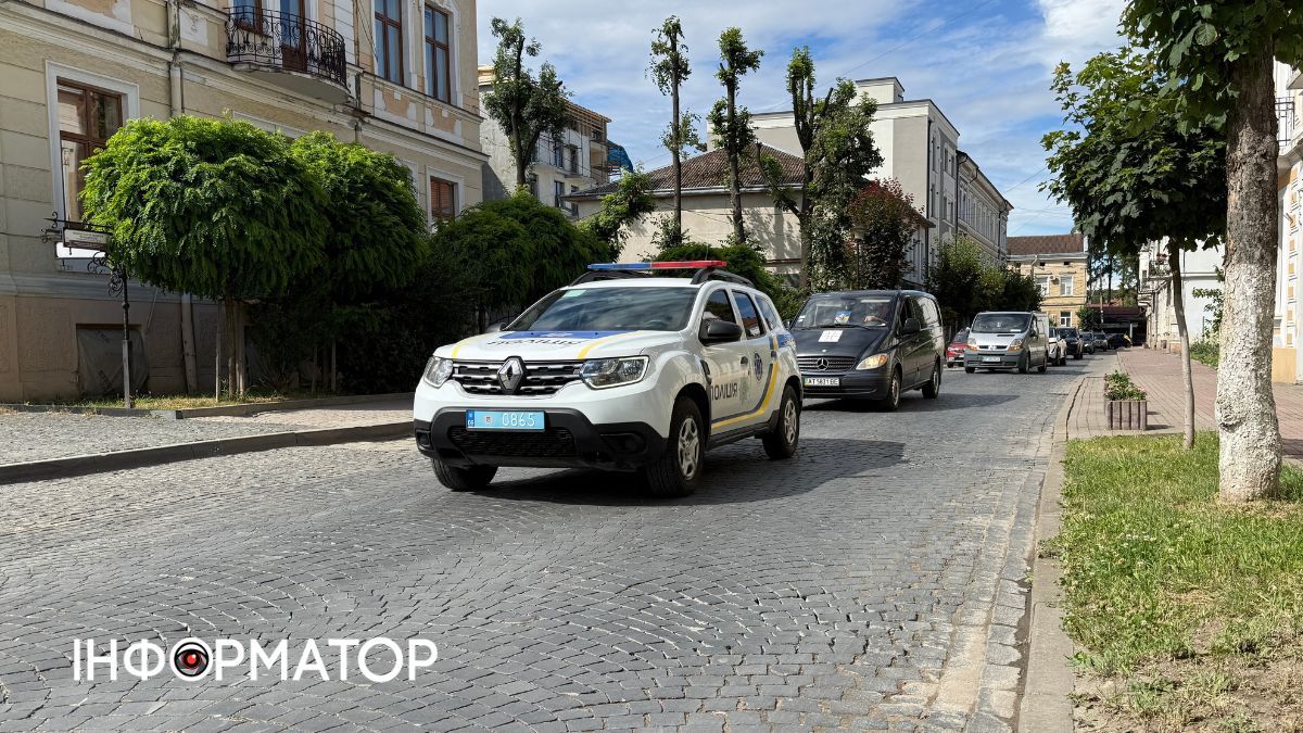 У Коломиї зустріли скорботний кортеж померлого воїна Ярослава Козлова 1