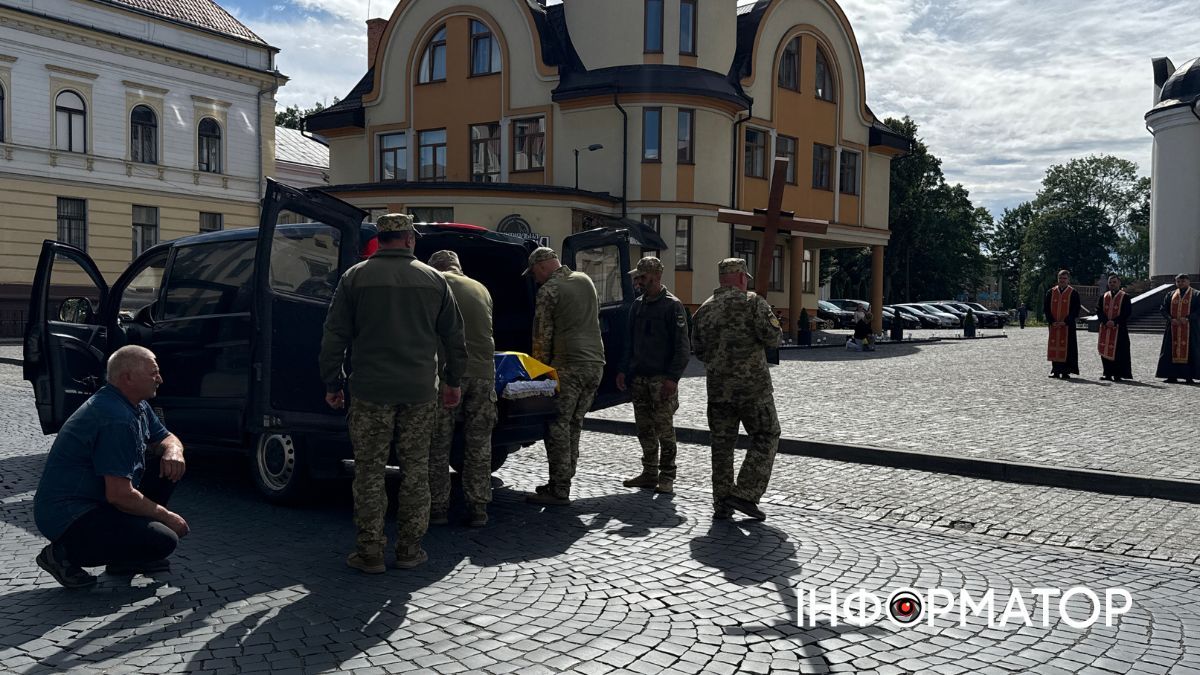 У Коломиї зустріли скорботний кортеж померлого воїна Ярослава Козлова 4