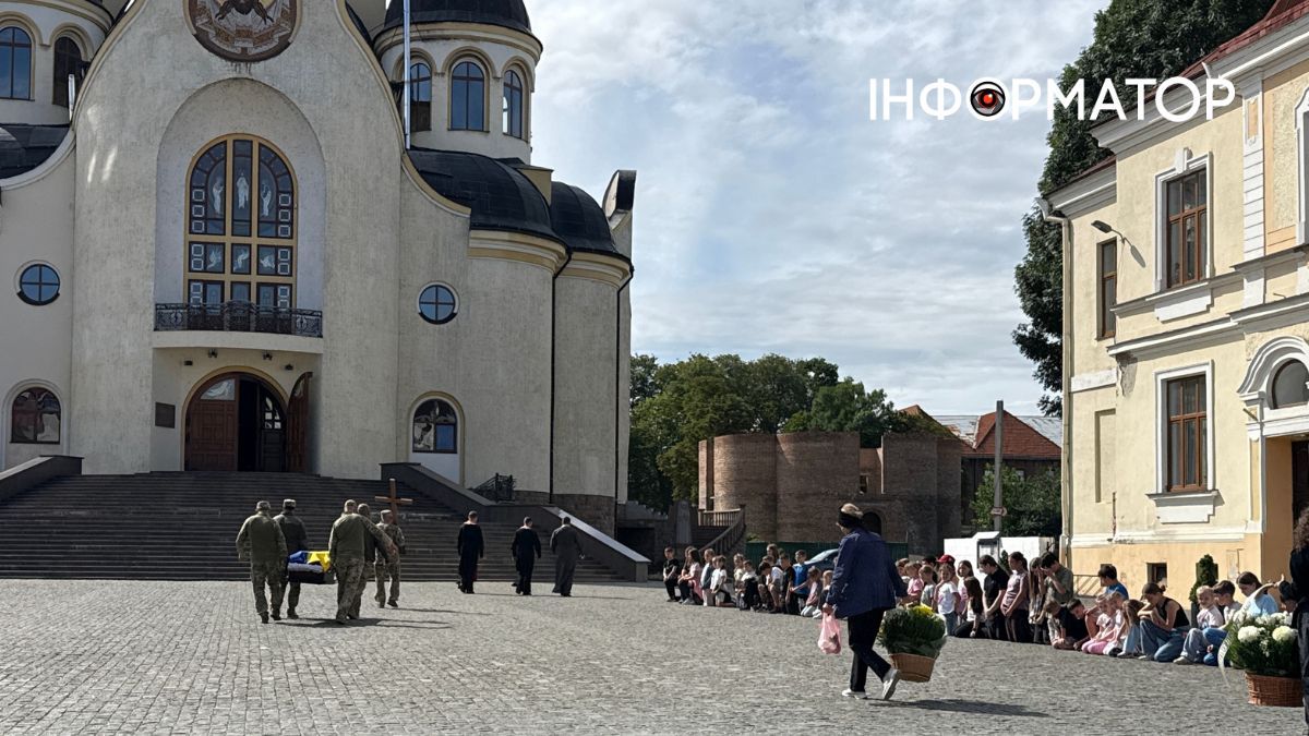 У Коломиї зустріли скорботний кортеж померлого воїна Ярослава Козлова 8