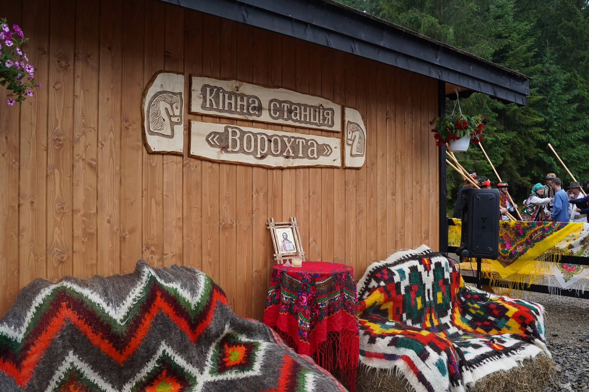 У Ворохті запрацювала перша кінна станція 9