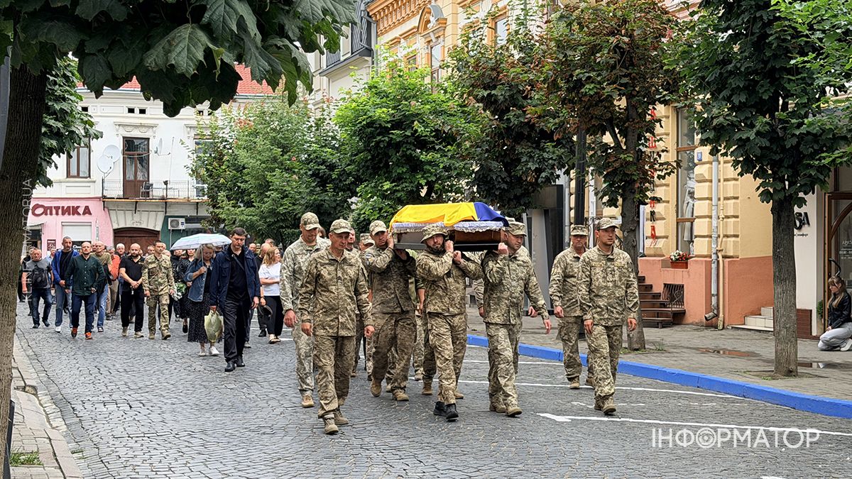Коломияни провели в останню путь Ярослава Козлова 12