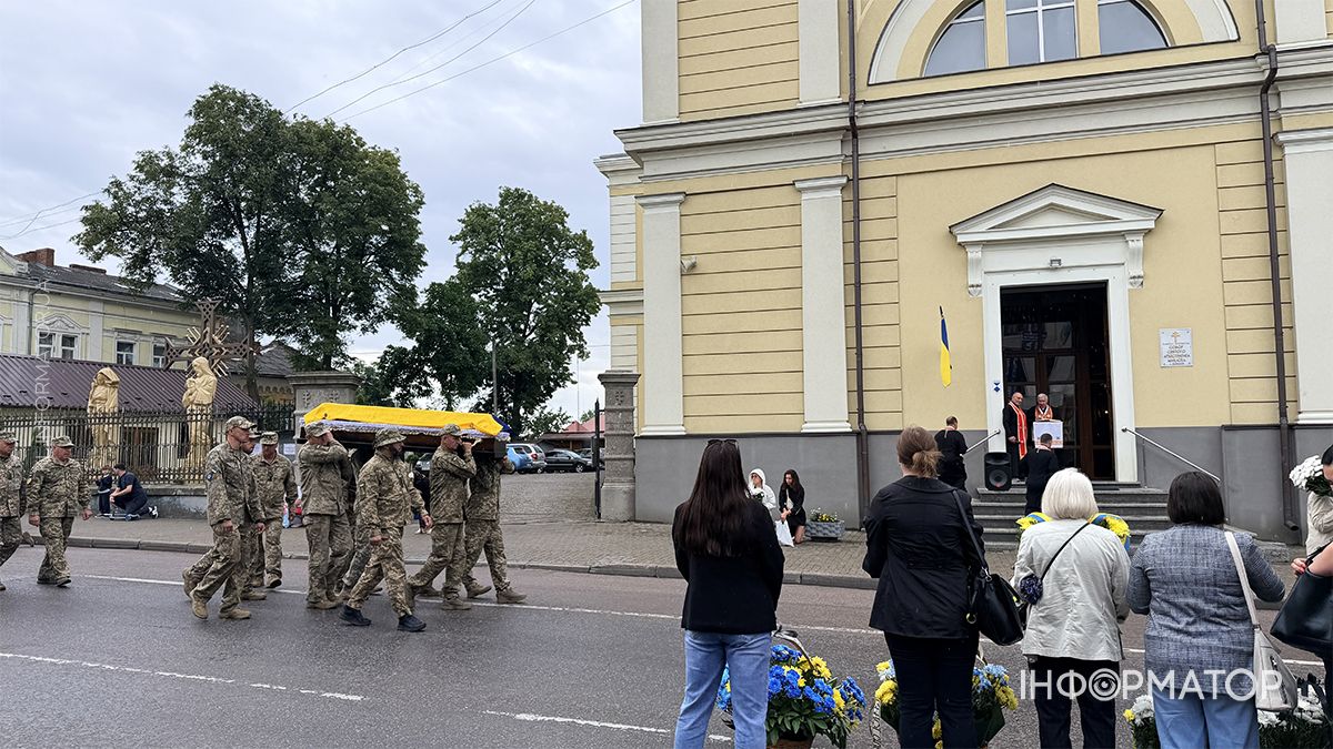Коломияни провели в останню путь Ярослава Козлова 20