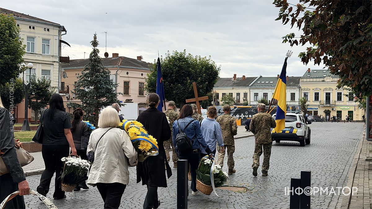 Коломияни провели в останню путь Ярослава Козлова 15