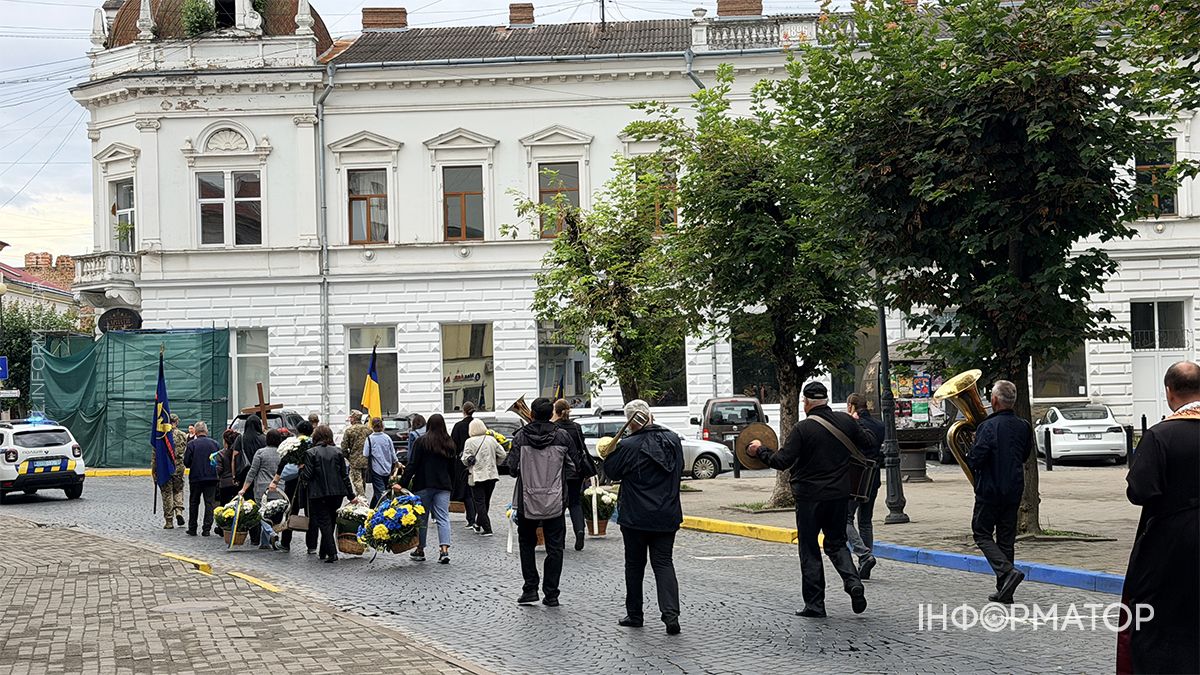 Коломияни провели в останню путь Ярослава Козлова 9