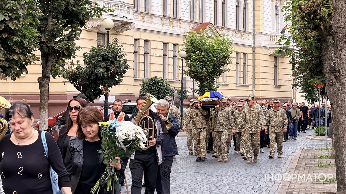 Коломияни провели в останню путь Ярослава Козлова 5