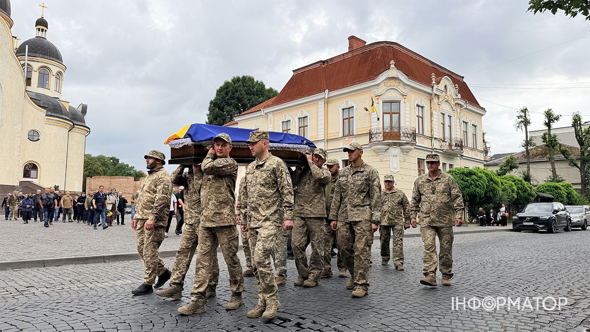 Коломияни провели в останню путь Ярослава Козлова 4