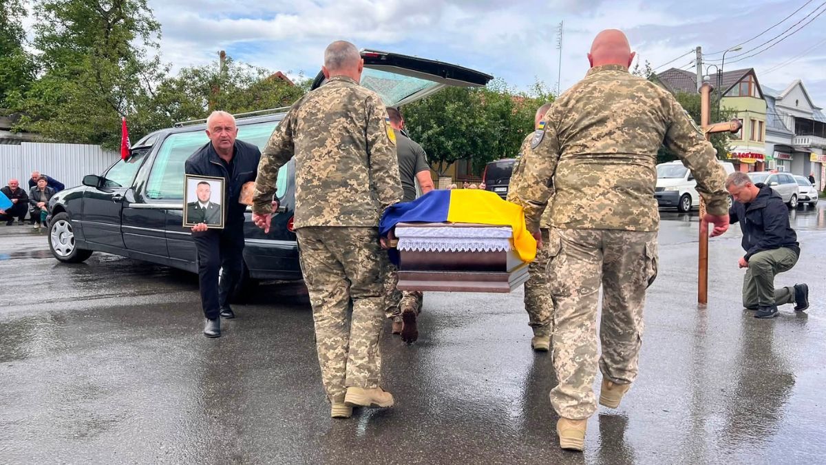 На вічний спочинок повернувся воїн з Городенківщини Сергій Цюмпала 4