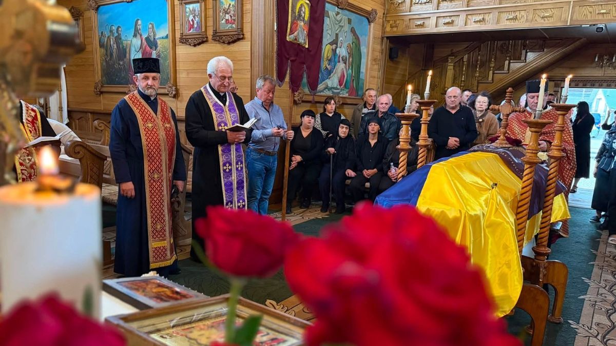 У Надвірній пройшов чин похорону воїна Богдана Малюзи 5