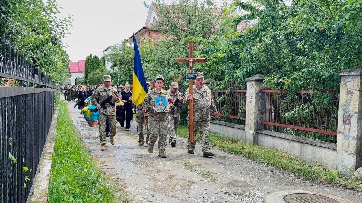 У Надвірній пройшов чин похорону воїна Богдана Малюзи 2