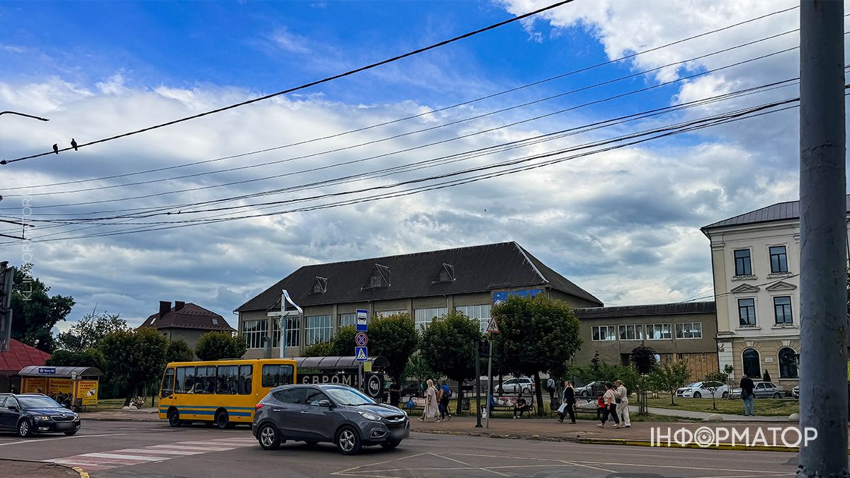 Затишний фоторепортаж із вулиць Коломиї 16