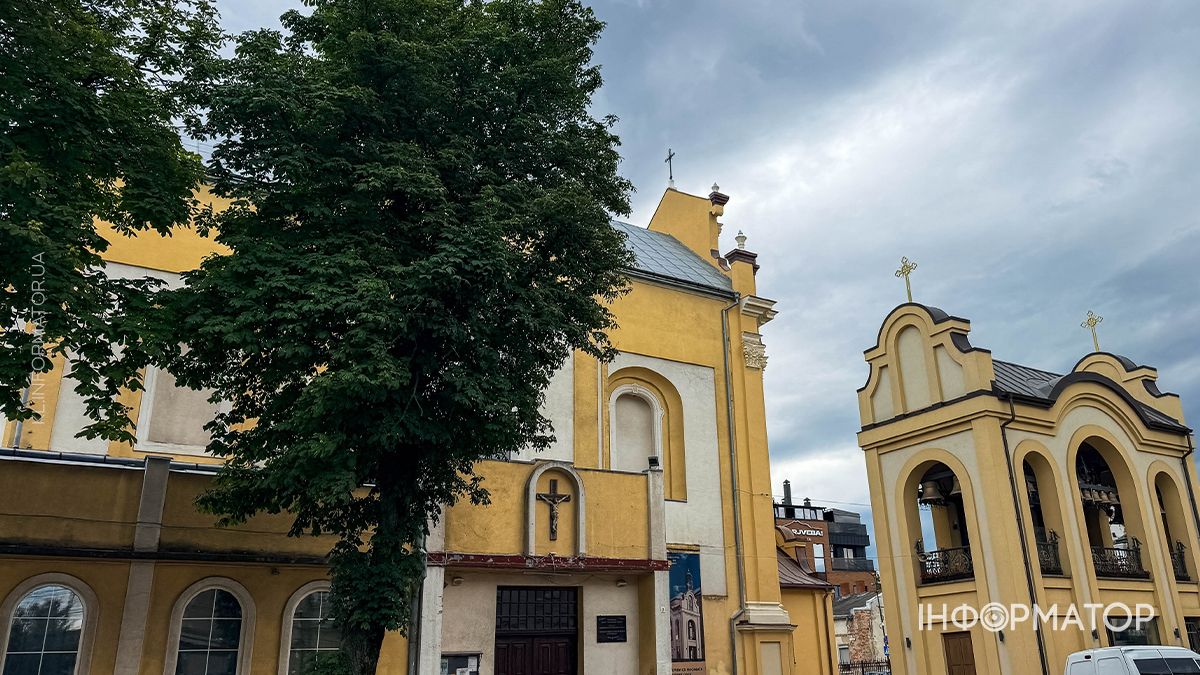 Затишний фоторепортаж із вулиць Коломиї 12