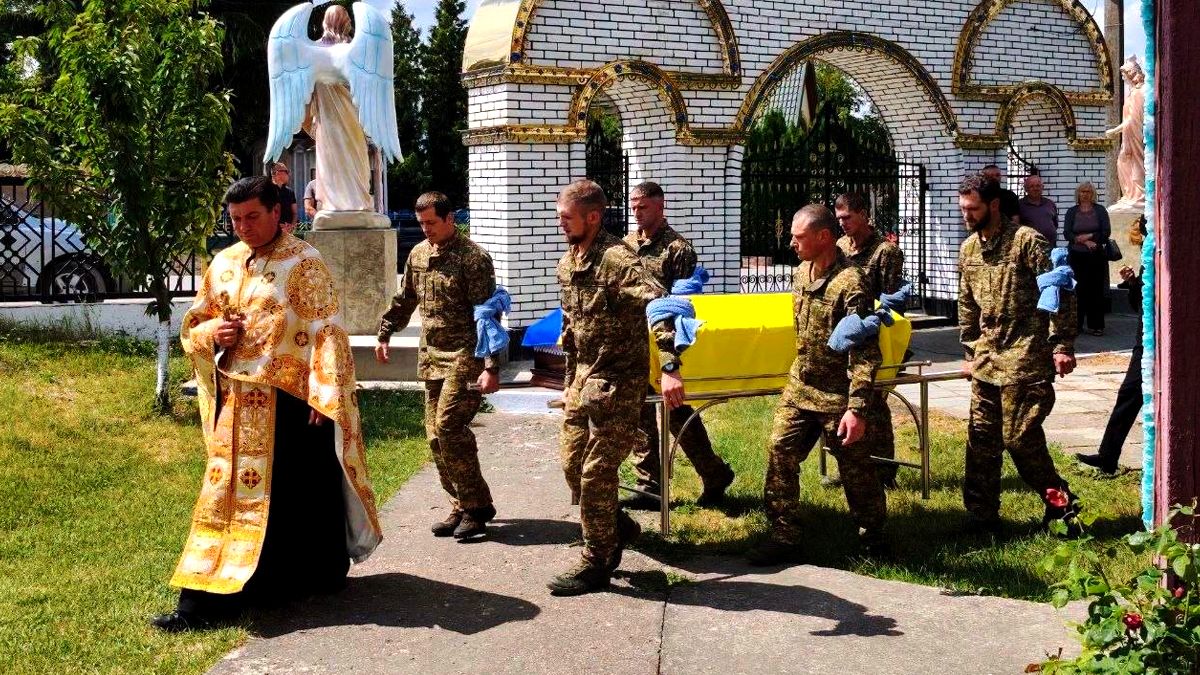 Чин похорону захисника Сергія Цюмпали пройшов на Городенківщині 6
