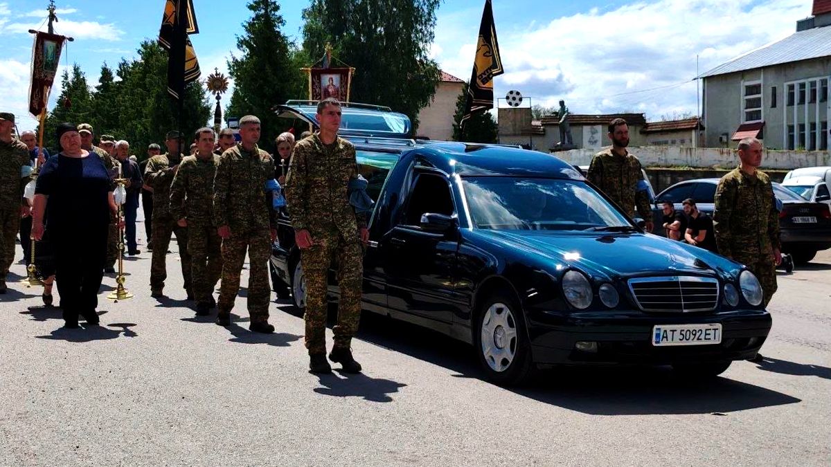 Чин похорону захисника Сергія Цюмпали пройшов на Городенківщині 3