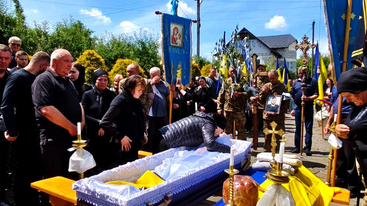 Чин похорону захисника Сергія Цюмпали пройшов на Городенківщині 1