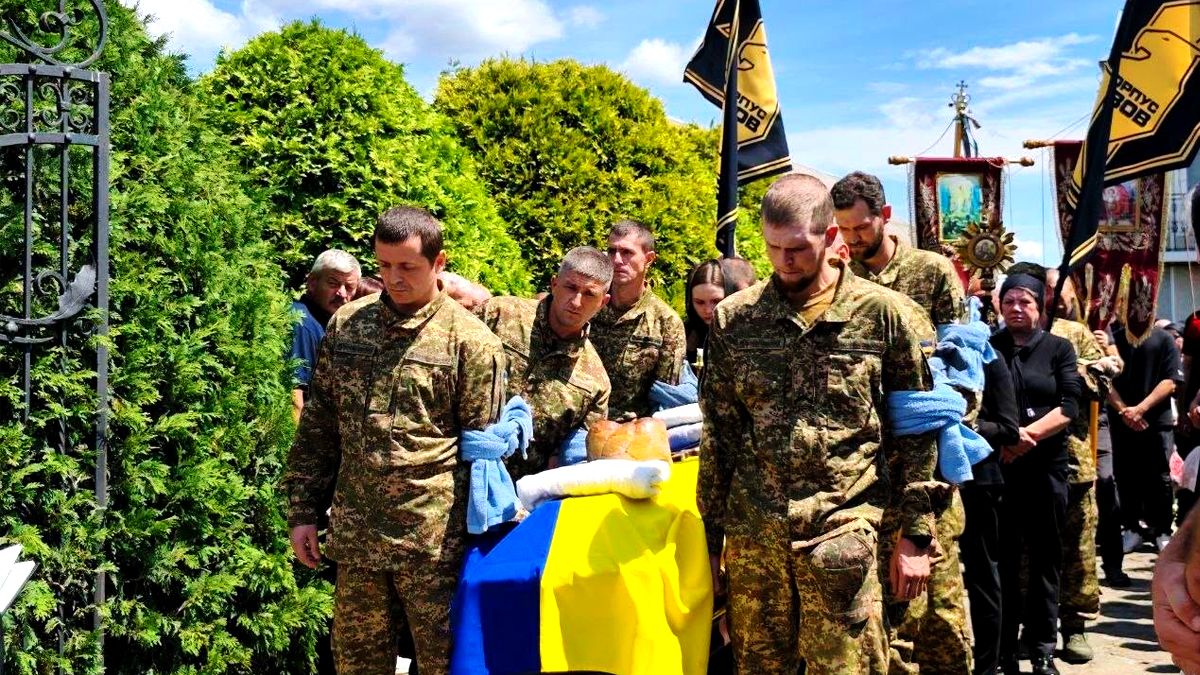 Чин похорону захисника Сергія Цюмпали пройшов на Городенківщині 5