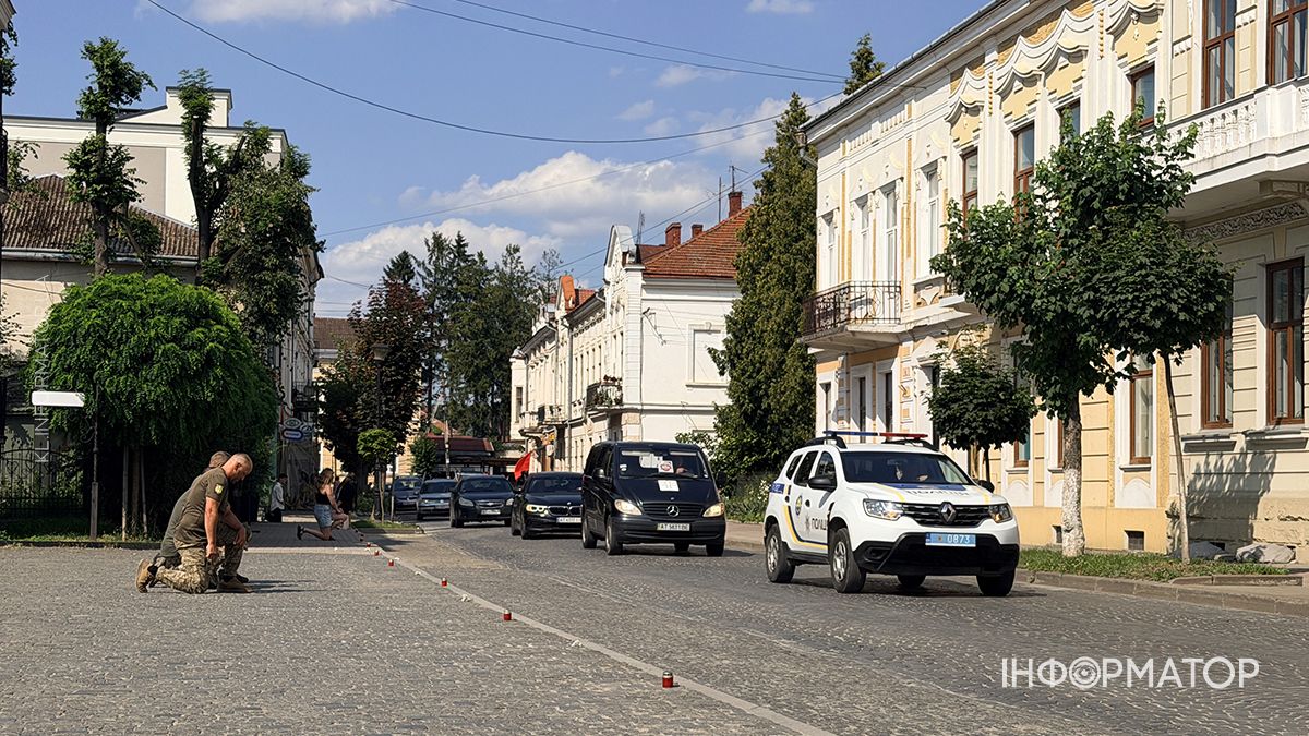 До Коломиї прибув скорботний кортеж з тілом воїна Романа Пискора 1