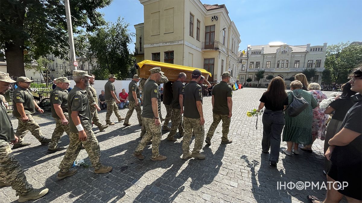 Коломия попрощалася із захисником Романом Пискором 11