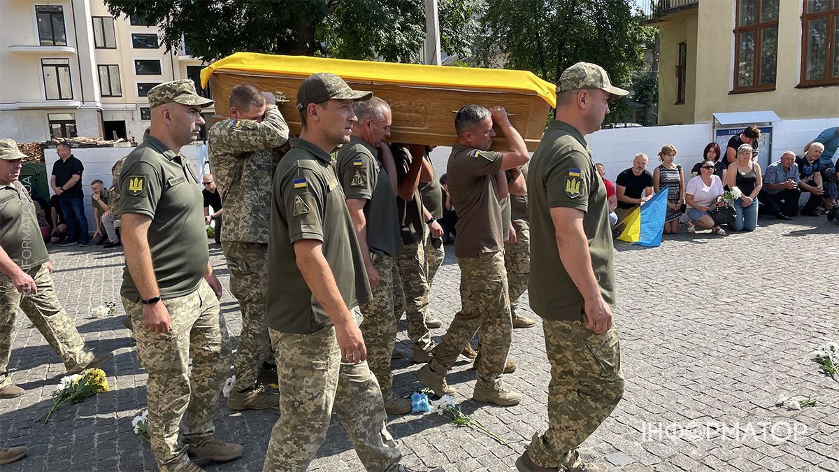 Коломия попрощалася із захисником Романом Пискором 10
