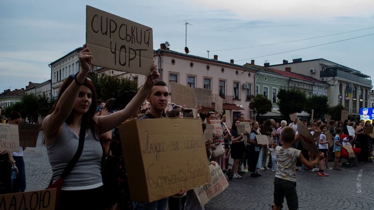 У Коломиї щодня проходять мітинги через звільнення Федорова 5