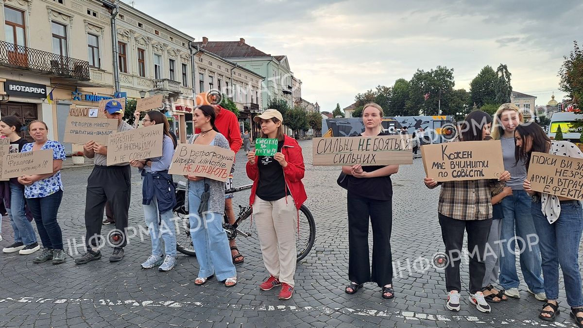 У центрі Коломиї триває мітинг через кадрові рішення у сфері оборони 2