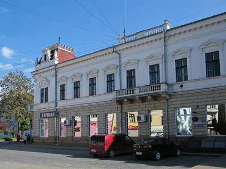 Від «Центральної» до «Карпат»: історія будинку на розі Театральної та Валової у Коломиї 4