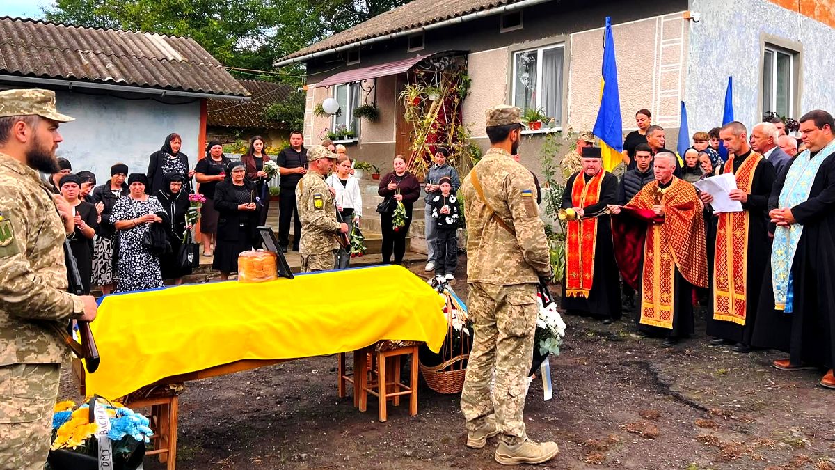На Городенківщині попрощалися з воїном Василем Іванійчуком 6