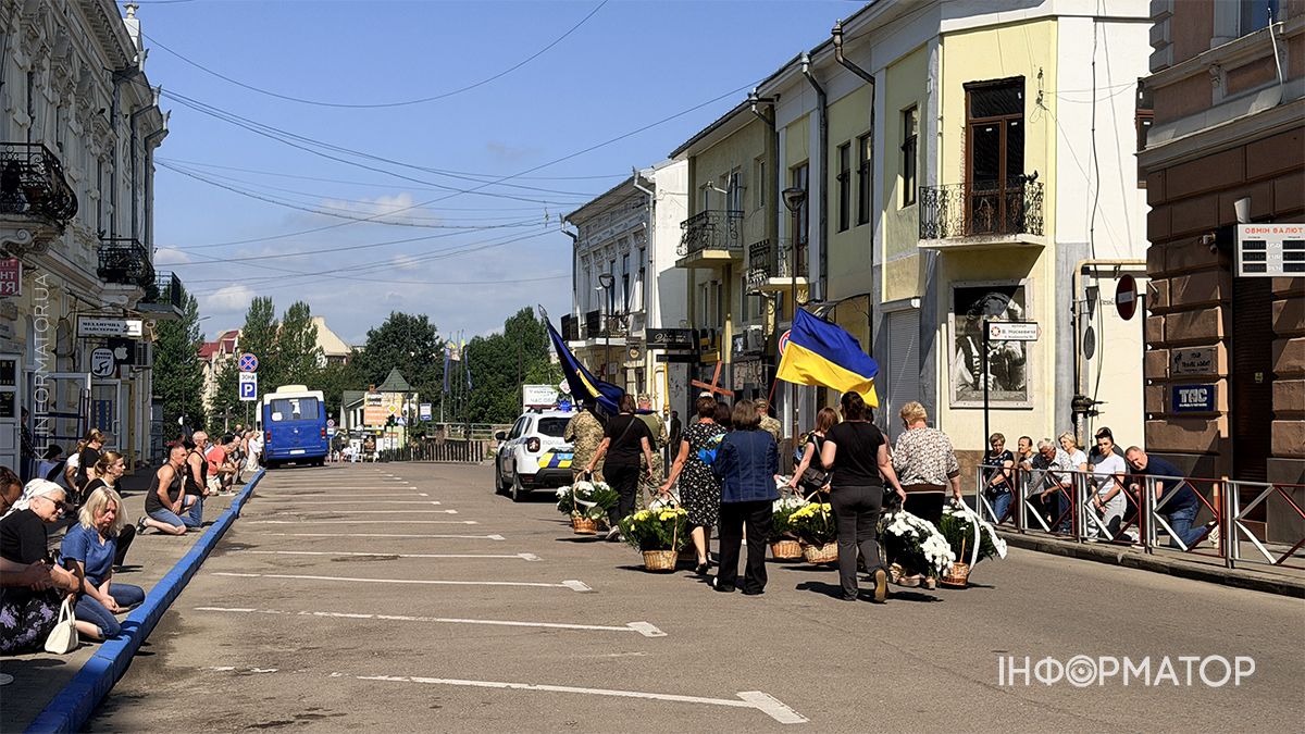 Назавжди 34... У Коломиї пройшов чин похорону воїна Віталія Надурака 20