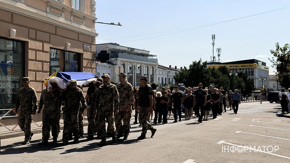 Назавжди 34... У Коломиї пройшов чин похорону воїна Віталія Надурака 19
