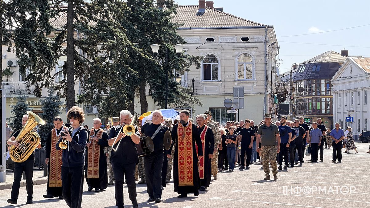 Назавжди 34... У Коломиї пройшов чин похорону воїна Віталія Надурака 9