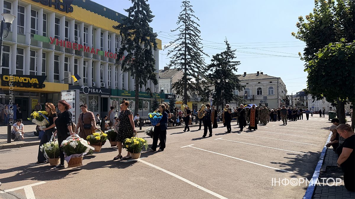 Назавжди 34... У Коломиї пройшов чин похорону воїна Віталія Надурака 10